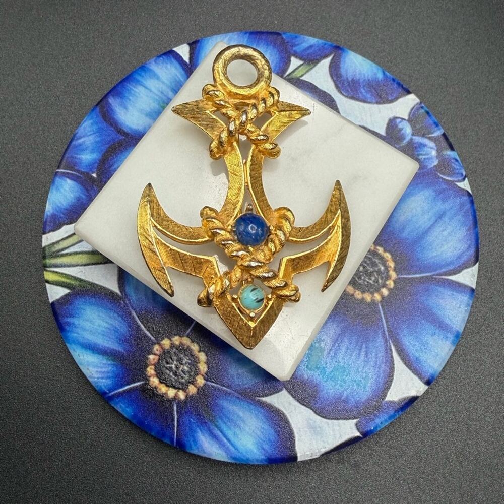 Vintage Carlyle Anchor Brooch #M60 gold tone Blue